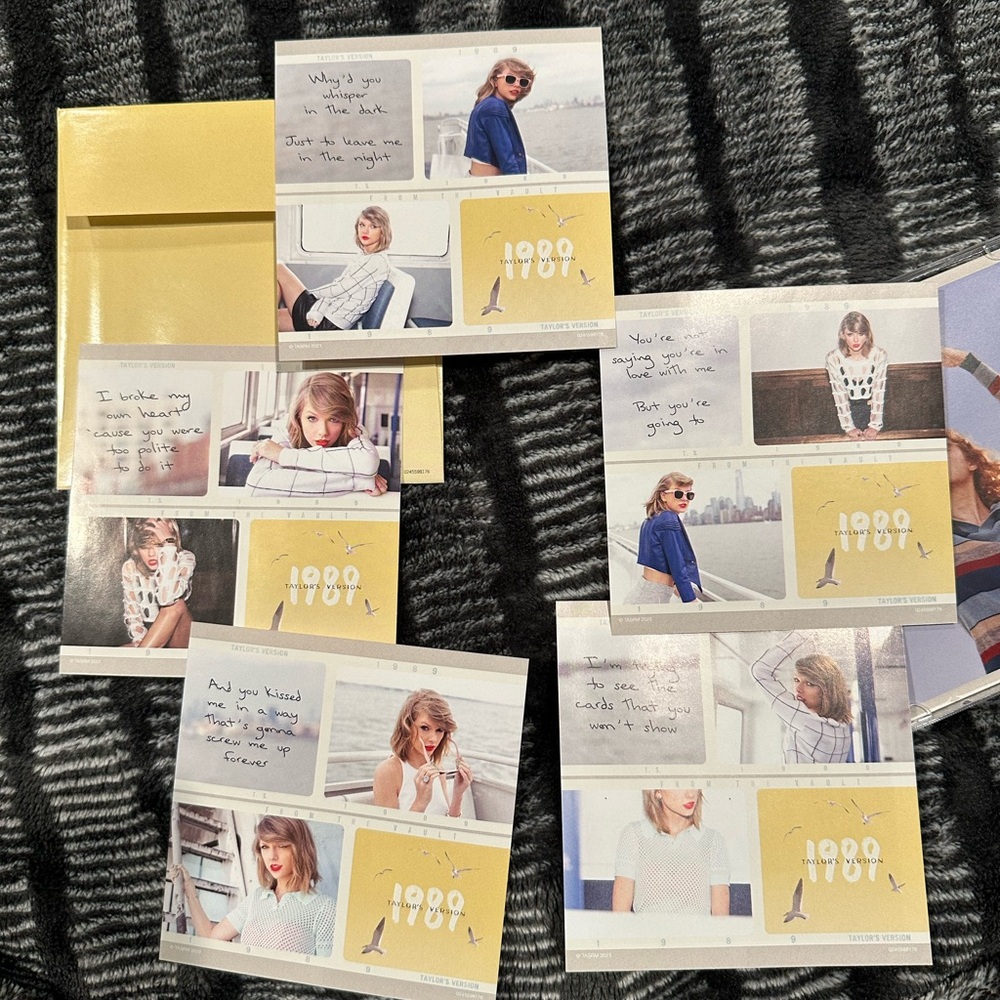 Taylor Swift 1989 (Taylor's Version) Yellow CD - Picture 5 of 5